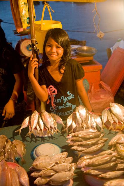 Kota Kinabalu Girl In Filipino Night Market More Of My Pic Flickr