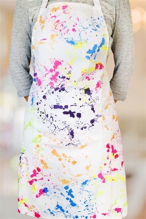 Apron screen printed with the Screen Sensation   Bespattered screen | How to dye fabric, Screen 