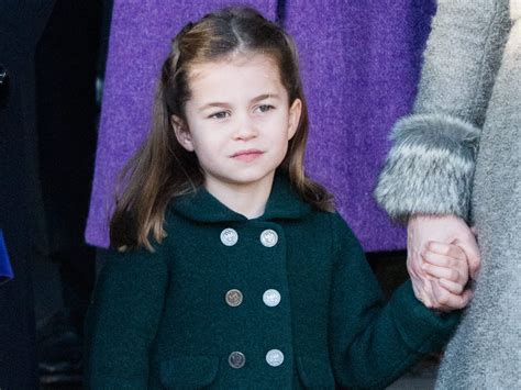 Кейт Миддлтон показала новое фото принцессы Шарлотты с бабочками Люкс ФМ