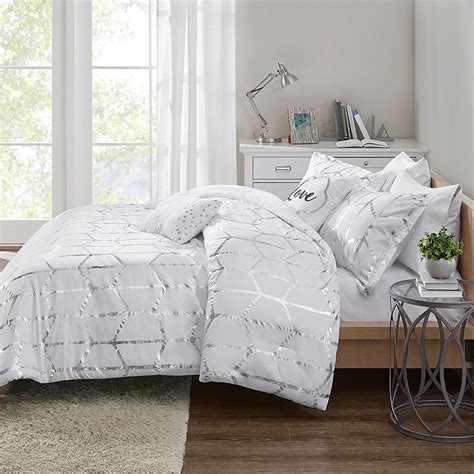 Intelligent Design Raina 4 Piece Twintwin Xl Comforter Set In White