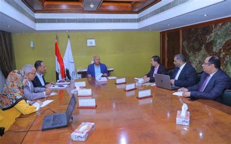 كشف مسؤول يرافق جولة وزير النقل كامل الوزير الجارية الآن بمقر حادث قطار طوخ، عن أن عدد الوفيات وصل حتى إلى 16 حالة. كامل الوزير: سنطور منظومة النقل البرى الداخلى والدولى ...