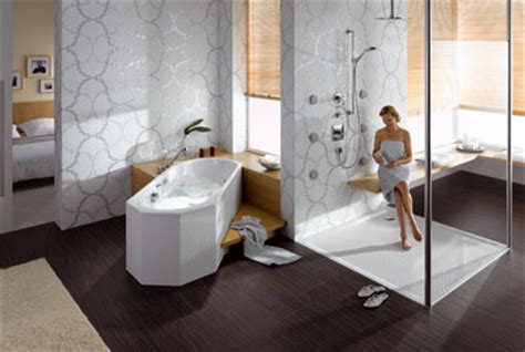 Altersgerechte badewanne mit tür für senioren. Universal Design Bad verbindet Generationen ...