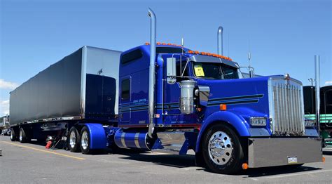 Blue Kenworth W900l At The 2018 Shell Rotella Superrigs Truck Show
