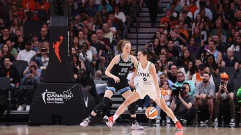 Toronto Welcomes Wnba With Open Arms For First Ever Game In Canada