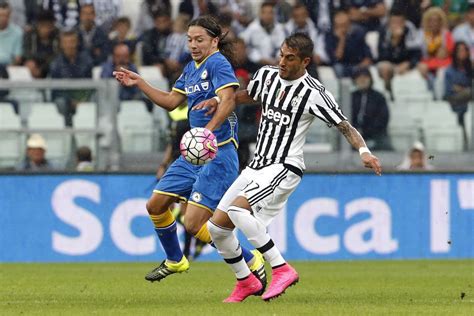 00 the match is suspended, pending the official statement from the league! Juventus: Pereyra vers Naples