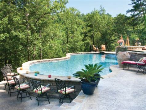 Schwimmbecken, die mehr als 3 m tief sind, lohnen sich. Effektvolle Poolgestaltung im Garten - Archzine.net