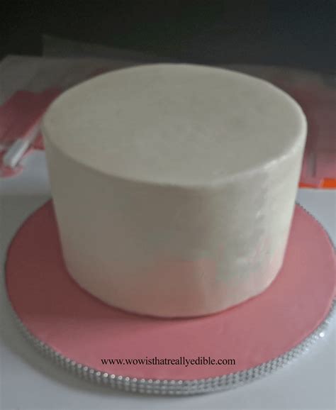 How To Add Vertical Fondant Stripes To A Cake Wow Is That Really Edible Custom Cakes Cake