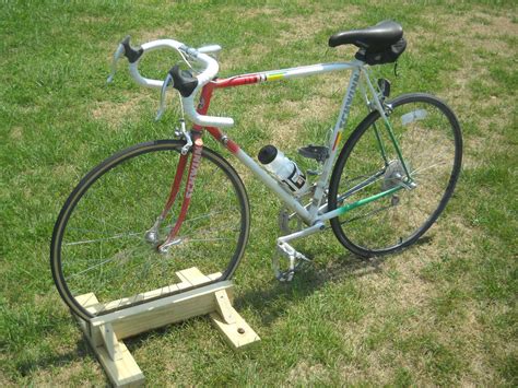 I recently ran in a triathlon, and if your familiar with triathlon, you'll know that the event consists of three parts. DIY Bike Stand: 7 Steps (with Pictures)