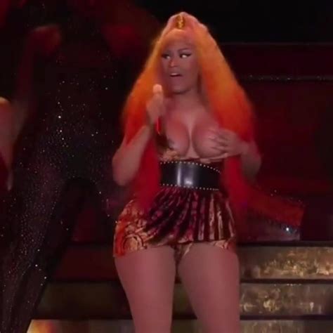 Nicki Minaj Nipple Sl Ip During Concert Xhamster