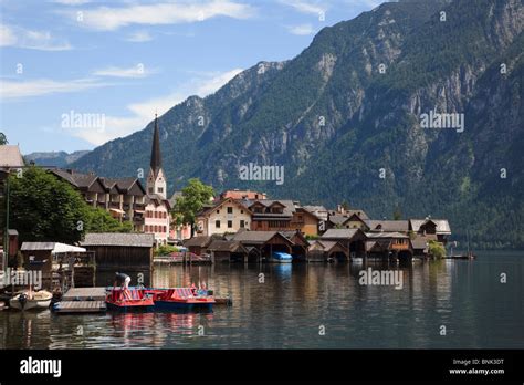 Hallstatt Salzkammergut Austria View Along Lake Hallstattersee