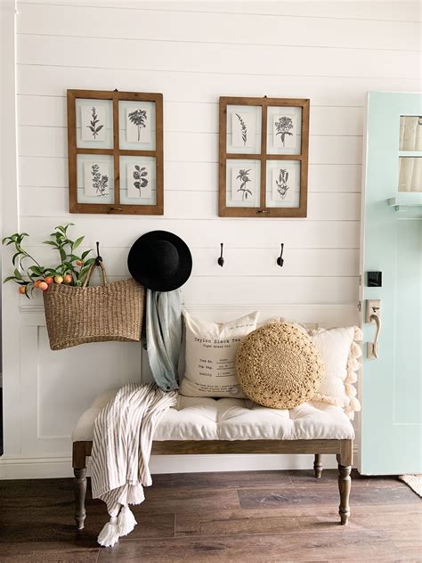 20 Farmhouse Entryway Ideas That Are Cozy And Inviting