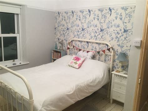 Add warmth and softness with textured wallcoverings. Bedroom in Victorian house. Farrow and Ball Ammonite on ...