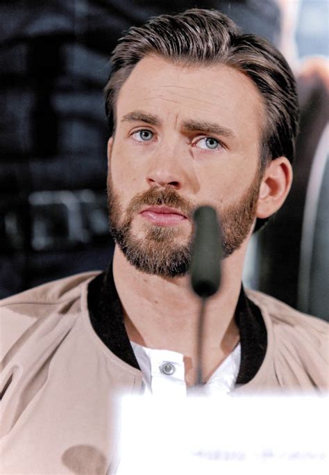 He Is Not Impressed With Your Shenanigans Capitan America Chris Evans