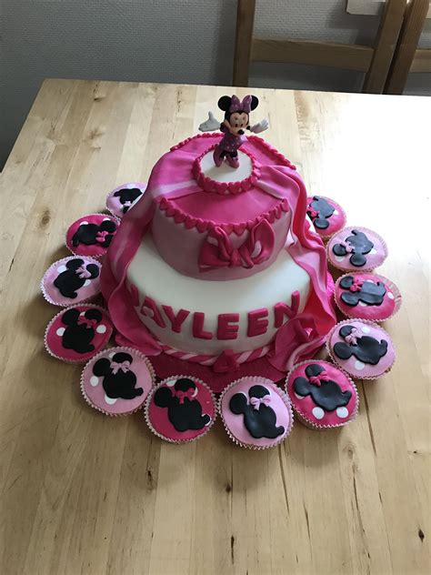 Minnie mouse birthday party cake! Minni mouse torte | Kuchen mit fondant, Kuchen, Fondant