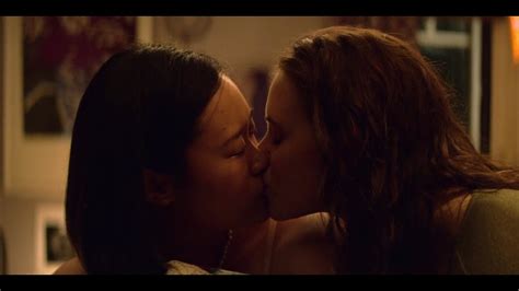 13 Reasons Why Season 2 Episode 2 Two Girls Kissing