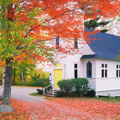 These Small Towns Have The Most Stunning Fall Foliage For Leaf Peeping