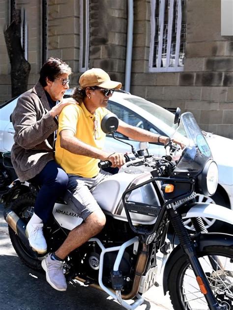 जब अजनबी की बाइक पर बैठकर शूटिंग पर पहुंचे अमिताभ बच्चन Tv9 Bharatvarsh