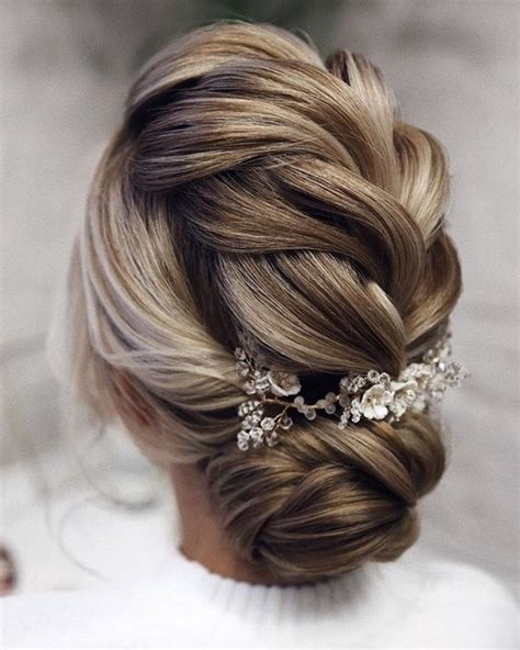 20 Easy And Perfect Updo Hairstyles For Weddings Ewi Romantic