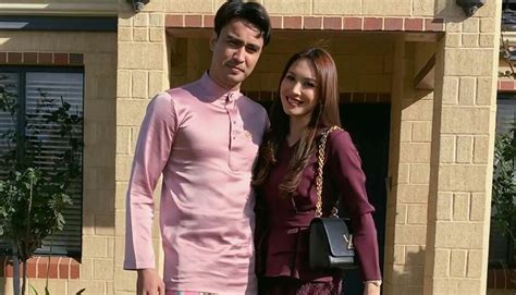 In aiman hakim ridza, selebriti dapat anak, zahirah macwilson. Zahirah dan Aiman tunang