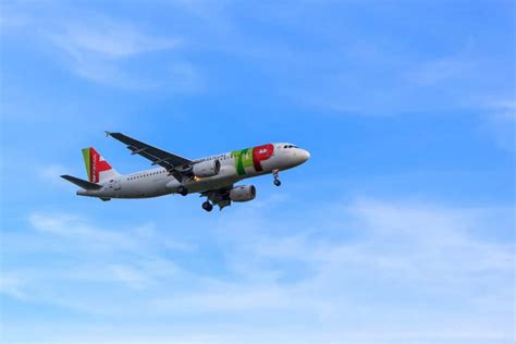 Einreise auf dem landweg (aus spanien) die einreise auf dem landweg ist nur für personen mit wohnsitz in portugal (mit certificado de registo de cidadão da união europeia), für grenzpendler und zu gewerblichen zwecken gestattet. RKI stuft Portugal als Virusvariantengebiet ein | reisetopia