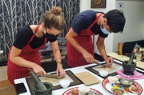 11 best cooking classes in phuket phuket cooking schools phuket 101