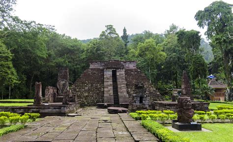Candi Sukuh Pilihan Wisata Sejarah Terbaik Di Tawangmangu Travelakut