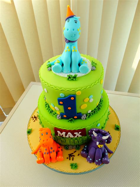 49 dinosaur birthday cakes ranked in order of popularity and relevancy. Cute Dinosaur Cake xMCx | First birthday cakes, Dinosaur ...
