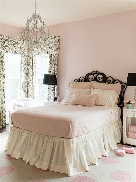 No matter what anyone says, girls just love to design their own bedrooms so what better than to have hot pink bedroom designs to spruce up your room. Family Home with Neutral Interiors - Home Bunch Interior Design Ideas