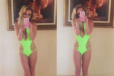 Britney Spears D Voile Un Selfie En Bikini