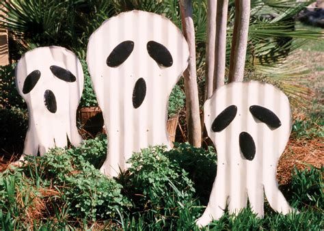 Kalalou Painted Metal Ghosts Yard Stakes Set Of 3 Halloween Yard