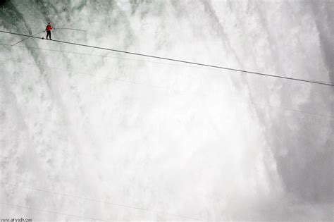 daredevil stuntman tightrope walks into history nik wallenda becomes first person to cross