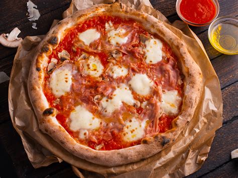 Pizza Prosciutto E Funghi Mare Clasică Din Caruso în Chişinău Straus