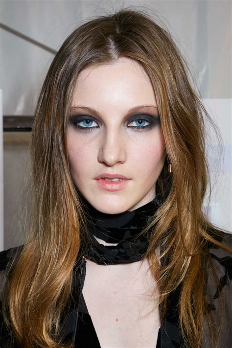 This hair color also complements dark brown and blue eyes beautifully. 4 Subtle Highlights for Dark Brown Hair