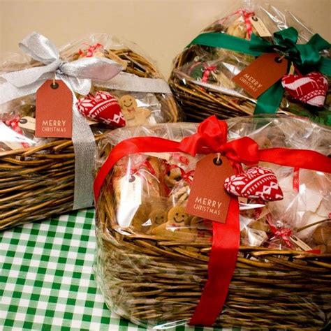 The holidays are all about giving, loving and gathering with your favorite people. Christmas basket ideas - the perfect gift for family and ...