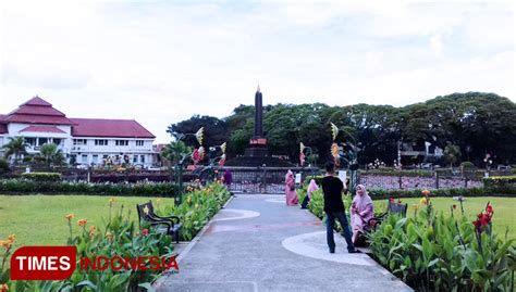 Alun Alun Tugu Malang Bentuk Kegigihan Arek Malang Pertahankan