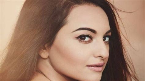 This Is What Sonakshi Sinha Has To Say To The Whole Kailash Kher Justin Bieber Fiasco India Today