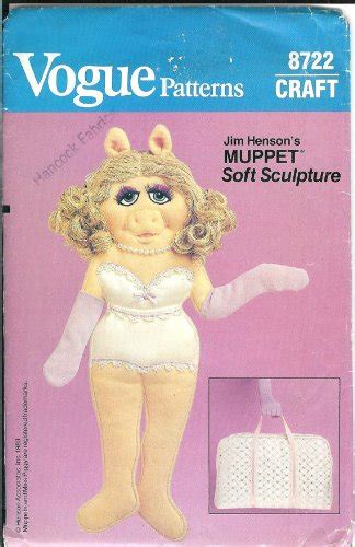 Vogue 8722 Soft Sculpture Miss Piggy Doll With Carrying