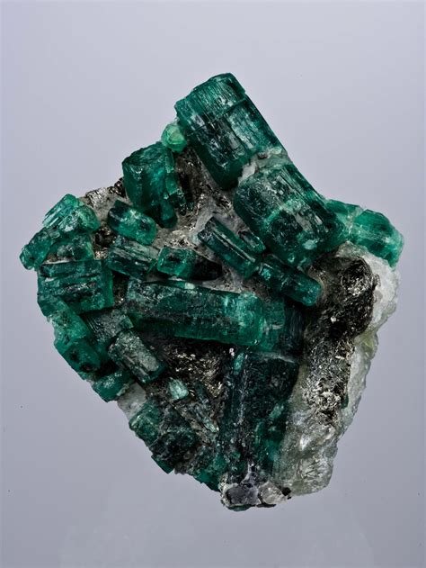 The Poets Stone Emerald Gemstone Meaning And Uses Crystal Meanings