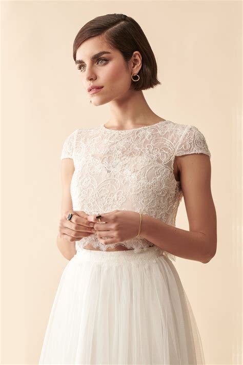 Brautkleid mit spitze von martina liana | fließendes brautkleid brautkleid mit tattoo spitze tüll ballkleid hochzeitskleid spitze kleid hochzeit mannheim karlsruhe ingolstadt ballkleider. Traumkleid Brautkleid Zweiteilig Tüllrock Spitzenoberteil ...