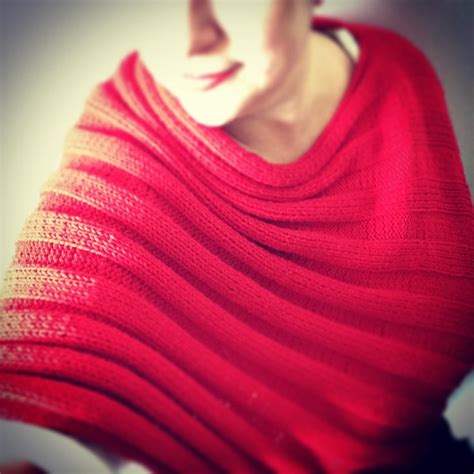 Easy enough for beginners, all you need to know is how to knit and purl. Easy Peasy Knit Poncho | AllFreeKnitting.com