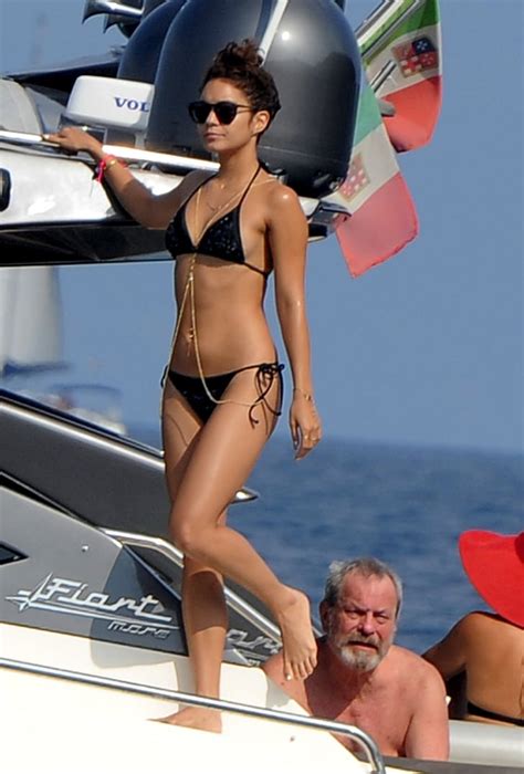 Vanessa Hudgens Celebrities In Bikinis Pictures Popsugar Fashion Photo 19