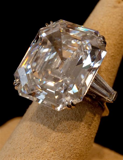 Elizabeth Taylors 3319 Carat Diamond Ring Other Jewels Head To