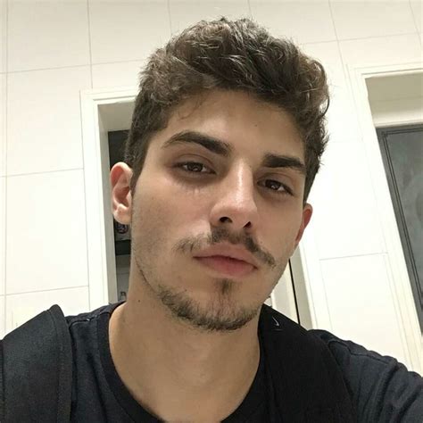 Homem De Quase Vinte Anos