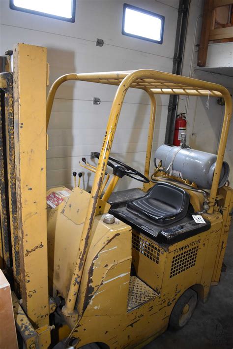 Towmotor Forklift By Caterpiller Model 422sg3024 Serial No 422st948