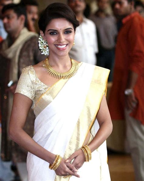 Gorgeous Kerala Saree Blouse Designs To Try This Year Styling Tips For Kasavu Saree