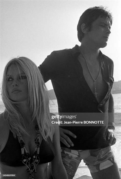 Alain Delon Et Brigitte Bardot En Bateau En Août 1968 Au Large De News Photo Getty Images