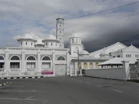 As it is completely painted white, it was also known as. Masjid Abidin Kuala Terengganu ~ TERENGGANU YANG KUKENALI