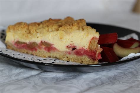 Rezept für Rhabarber Käsekuchen mit Streuseln
