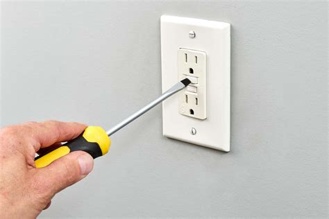 How To Fix An Electrical Outlet By Yourself