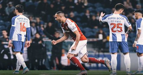 Maillots domicile extérieur neutre actualités pour la saison en cours, voir: Fransérgio testa negativo e já pode ser opção no Braga